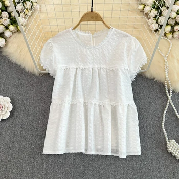 Летняя новая корейская версия, милая кружевная универсальная белая рубашка с короткими рукавами и круглым вырезом, уменьшающая возраст.