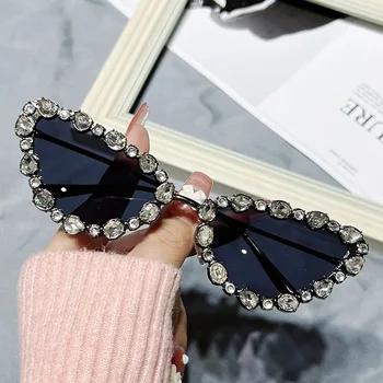 Модные маленькие солнцезащитные очки с бриллиантами 