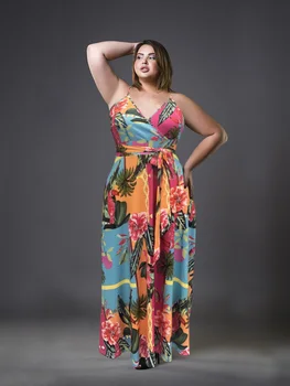 Новая летняя женская красотка больших размеров с цветочным принтом одета в платье полной длины с V-образным вырезом на бретельках