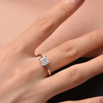 Karachis S925 Чистое серебро Классическая принцесса Квадратное легкое Роскошное кольцо с имитацией высокоуглеродистого бриллианта для женщин